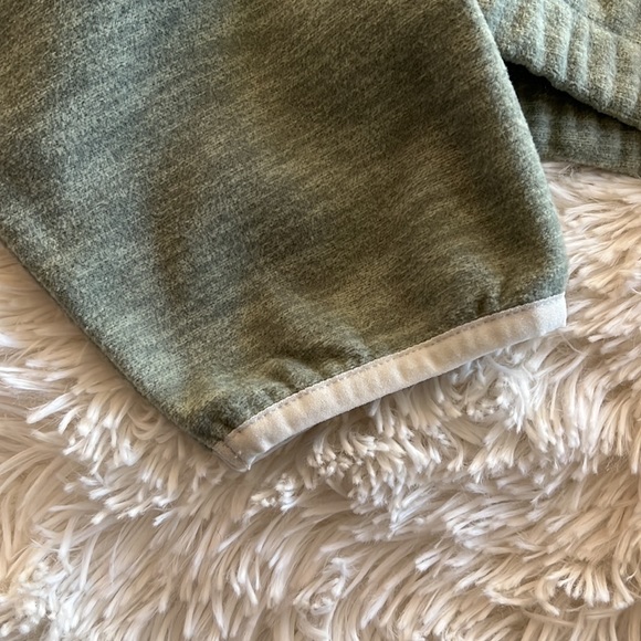 Hurley Quarter Zip Crop - Large - Picture 2 of 3